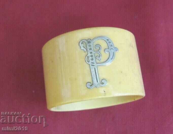 Βακελίτης Secession του 1900 και ασημένιο δαχτυλίδι από χαρτοπετσέτα με τιμή 42.00 BGN | € 21.47 Βακελίτης Secession του 1900 και ασημένιο δαχτυλίδι από χαρτοπετσέτα με τιμή 42.00 BGN | € 21.47