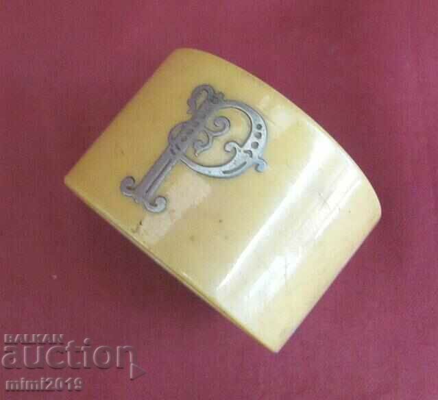 Δημοπρασία Βακελίτης Secession του 1900 και ασημένιο δαχτυλίδι από χαρτοπετσέτα Δημοπρασία Βακελίτης Secession του 1900 και ασημένιο δαχτυλίδι από χαρτοπετσέτα