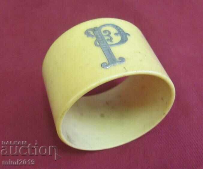 Παράδοση Βακελίτης Secession του 1900 και ασημένιο δαχτυλίδι από χαρτοπετσέτα Παράδοση Βακελίτης Secession του 1900 και ασημένιο δαχτυλίδι από χαρτοπετσέτα