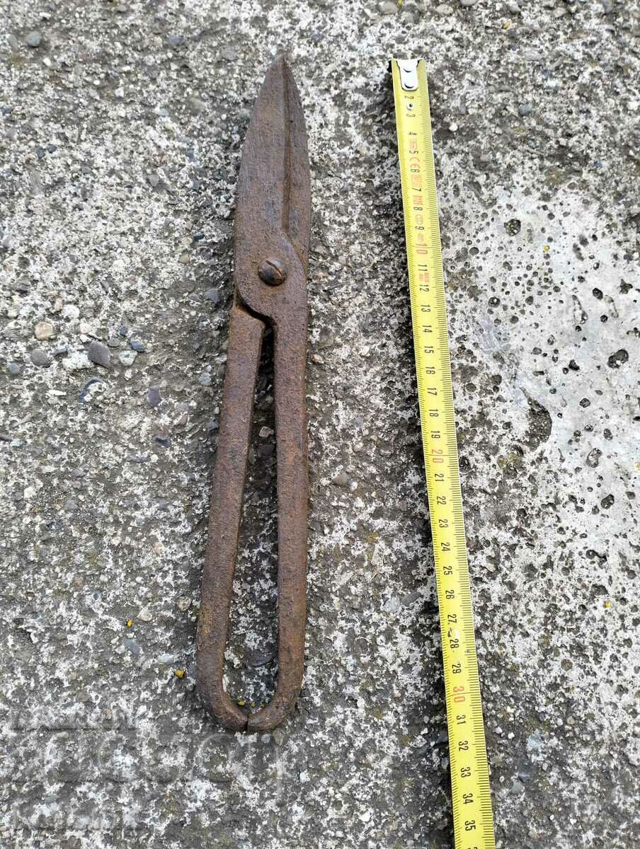 Old scissors with price 19.99 BGN | € 10.22 Old scissors with price 19.99 BGN | € 10.22