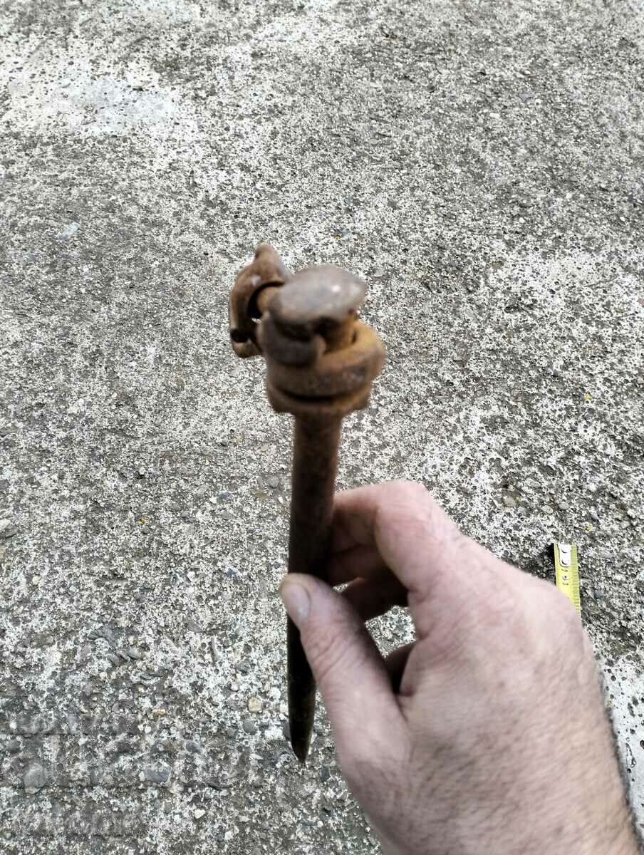 Auction Old wedge for tying animals Auction Old wedge for tying animals