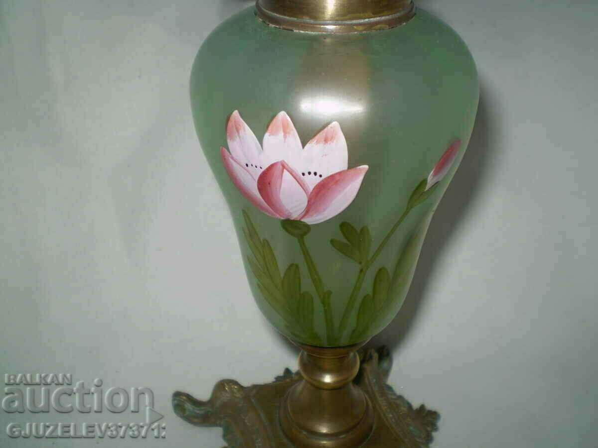 Lampă cu gaz pictată din secolul al XIX-lea Lampă antică cu ulei victoriană cu preț 480.00 BGN | € 245.42 Lampă cu gaz pictată din secolul al XIX-lea Lampă antică cu ulei victoriană cu preț 480.00 BGN | € 245.42