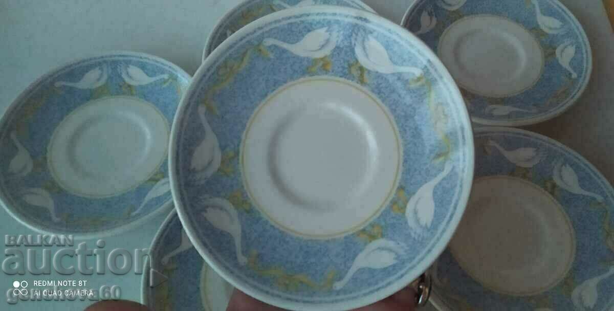 Παράδοση Ένα όμορφο σετ από vintage αγγλικά πιάτα Τσόρτσιλ Παράδοση Ένα όμορφο σετ από vintage αγγλικά πιάτα Τσόρτσιλ