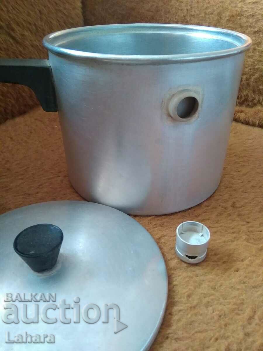 Licitație Un vas, o oală pentru fierberea laptelui