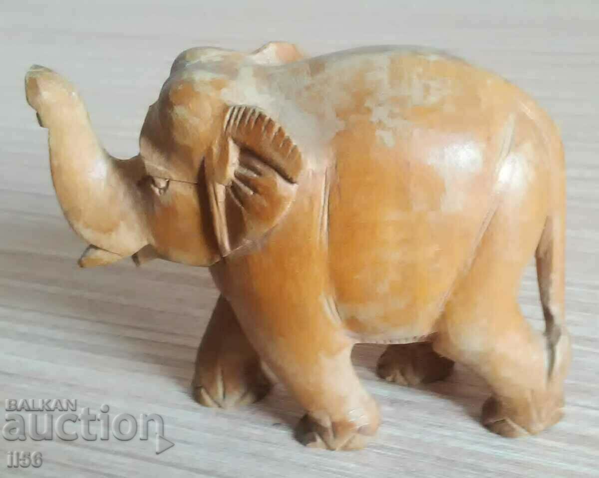 Слон - дървена фигурка