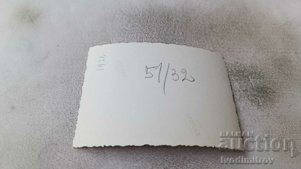 Снимка Жена седнала на скала на брега на морето с цена 1.65 лв. | € 0.84