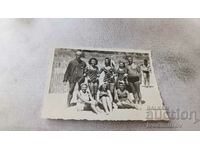 Φωτογραφία St. Κωνσταντίνος Άνδρες γυναίκες στην παραλία 1940
