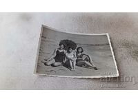 Снимка Поморие Три млади момичета на плажа 1956