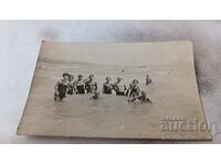 Φωτογραφία Βάρνα Άνδρες, γυναίκες και παιδιά στη θάλασσα 1927
