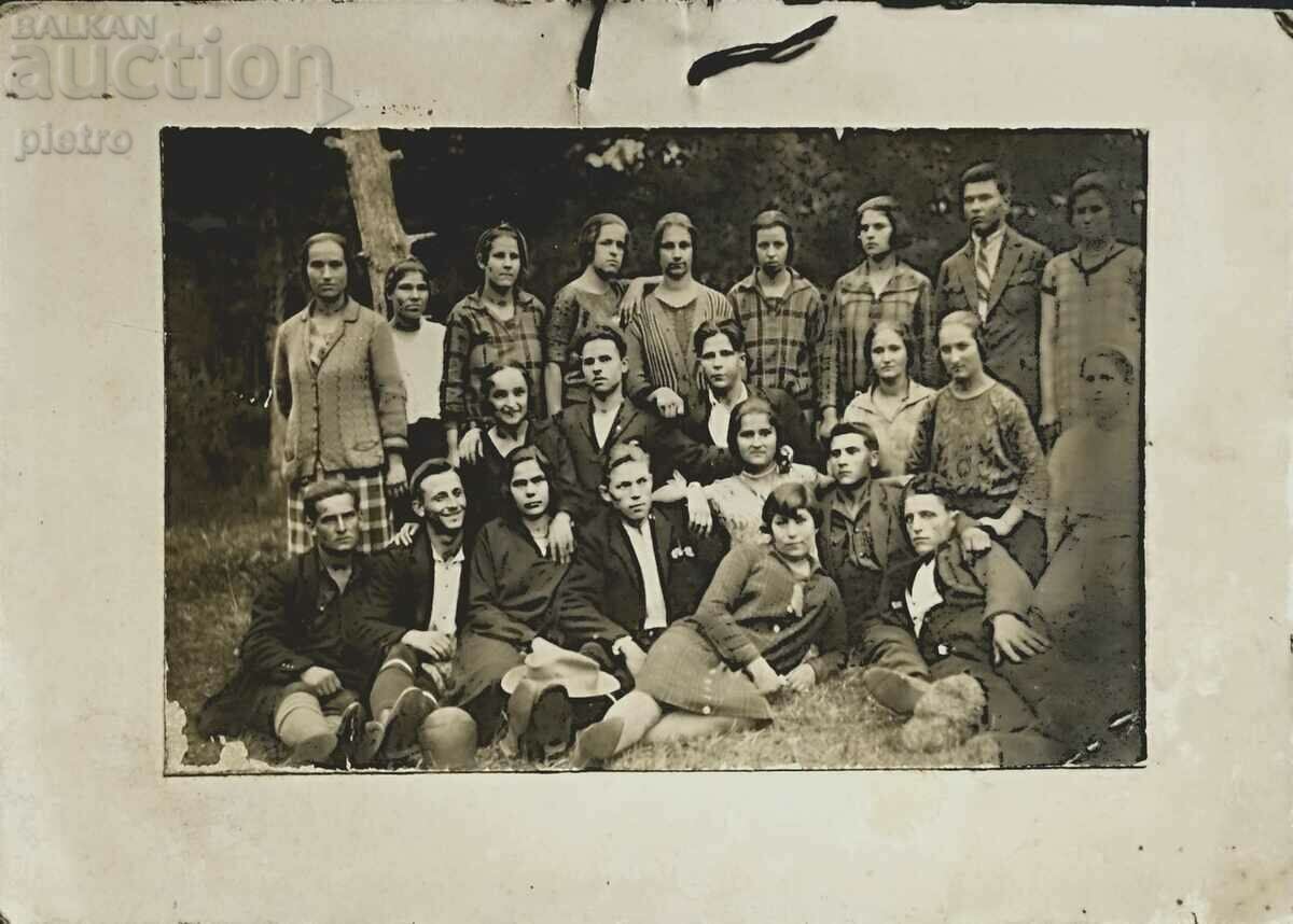 България Стара снимка фотография, картон на група младежи ..
