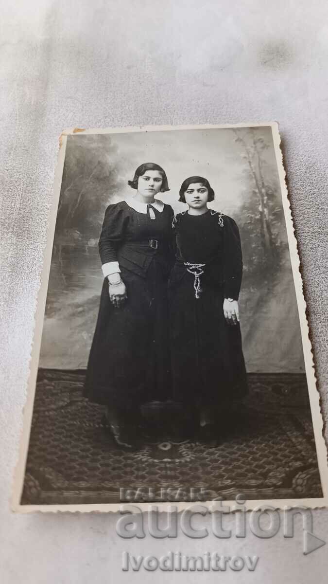 Снимка Силистра Две млади момичета 1942