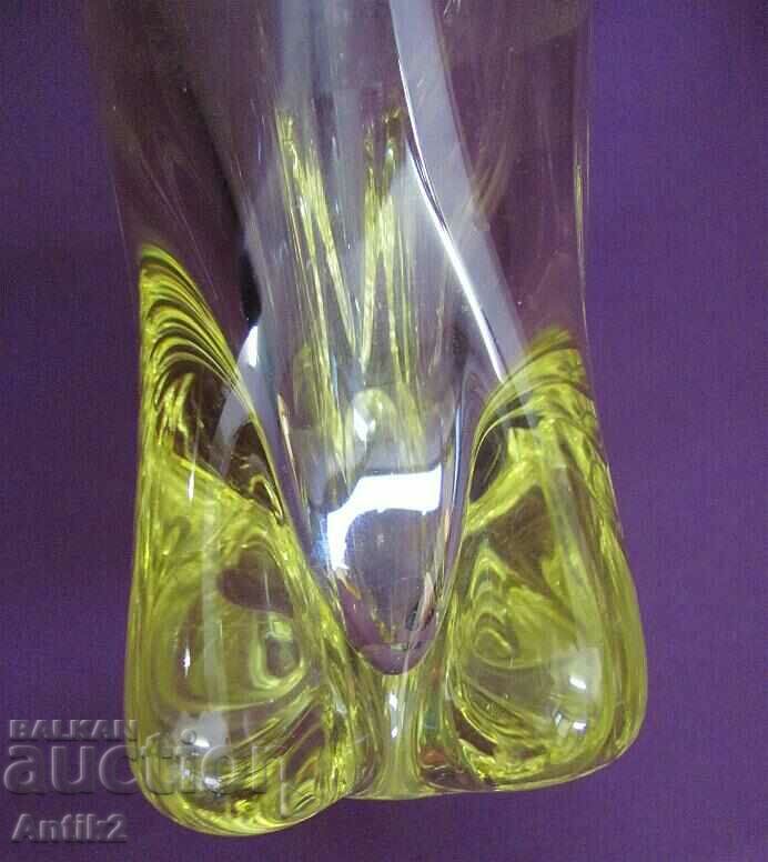 Delivery of Vintich Murano Crystal Glass Massive Vase Delivery of Vintich Murano Crystal Glass Massive Vase