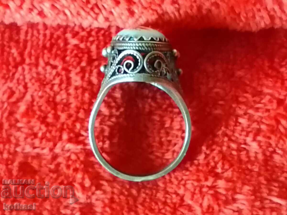 Livrarea Inel vechi filigran porțelan Livrarea Inel vechi filigran porțelan