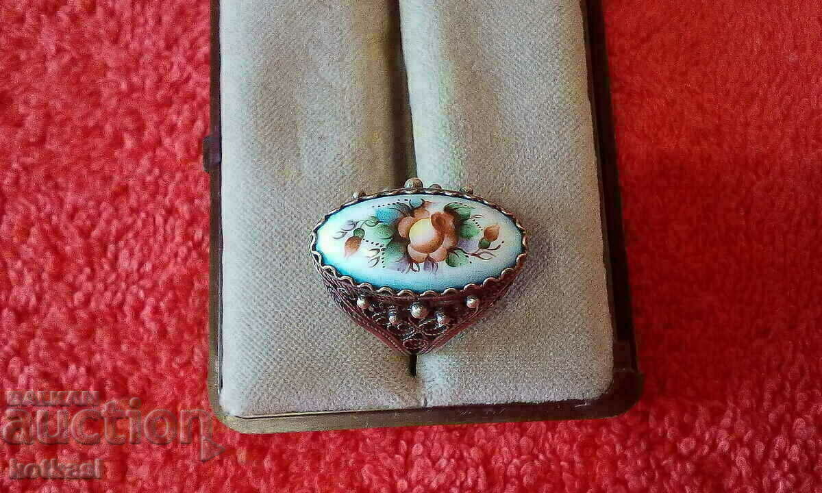 Star ring filigree porcelain Star ring filigree porcelain