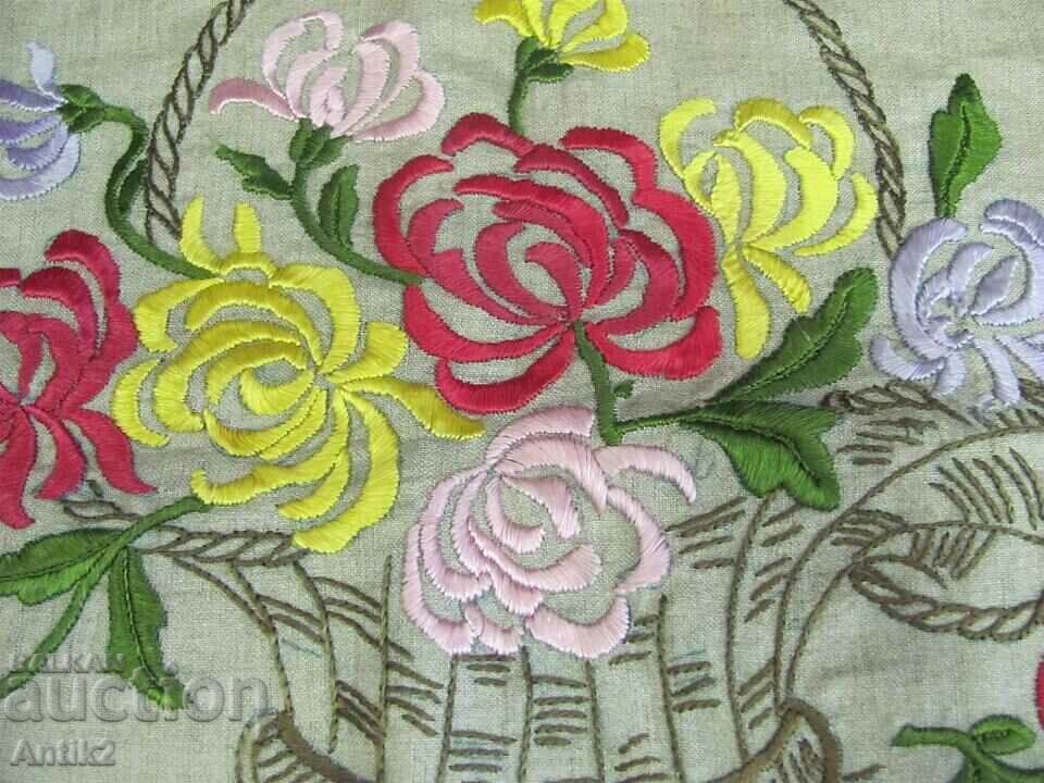 Auction Vintich Hand Embroidered Cushion Cover Auction Vintich Hand Embroidered Cushion Cover