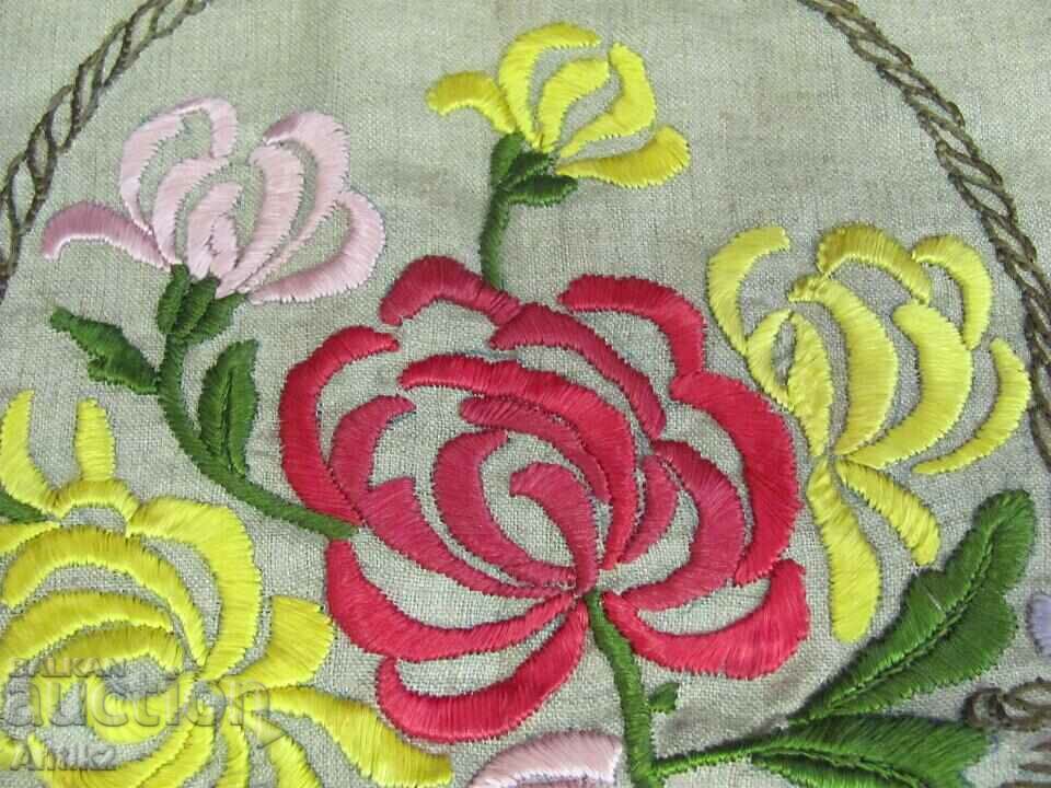 Delivery of Vintich Hand Embroidered Cushion Cover Delivery of Vintich Hand Embroidered Cushion Cover