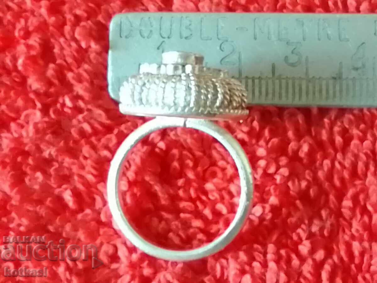 Παράδοση Ασημένιο δαχτυλίδι αντίκα με ημιπολύτιμο λίθο, φιλιγκράν