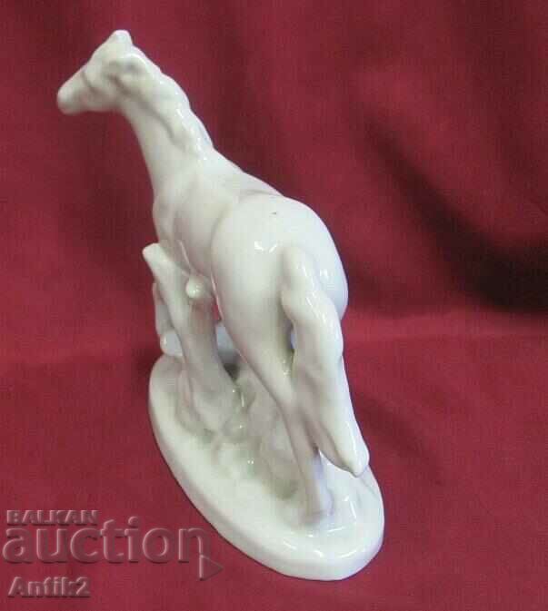 60-те Винтич Порцеланова Фигура- Кон IZIDA България - 5