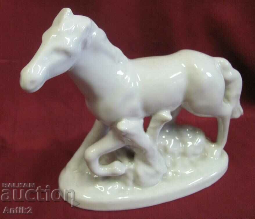 60-те Винтич Порцеланова Фигура- Кон IZIDA България - 6