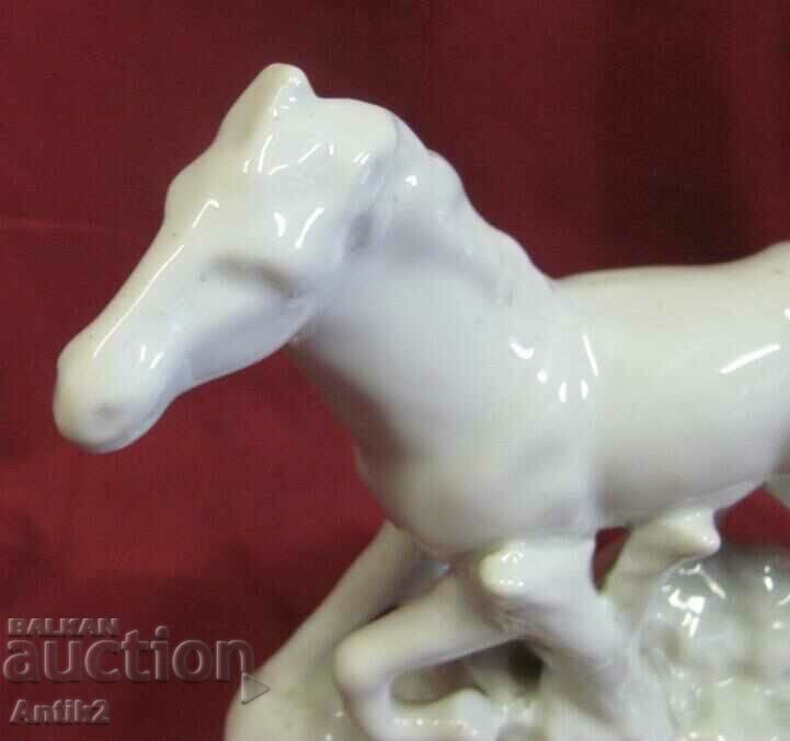 60-те Винтич Порцеланова Фигура- Кон IZIDA България - 7