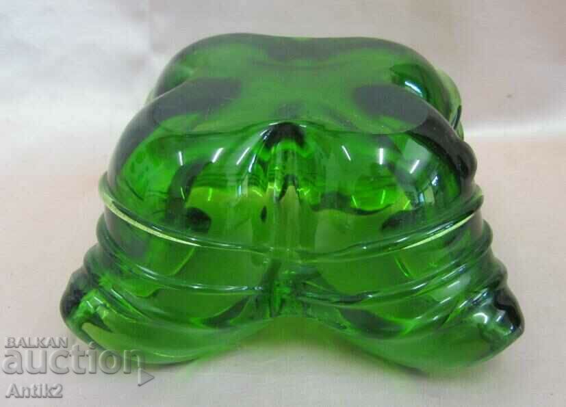 Delivery of 60s Vintich Crystal Glass Large Solid Ashtray