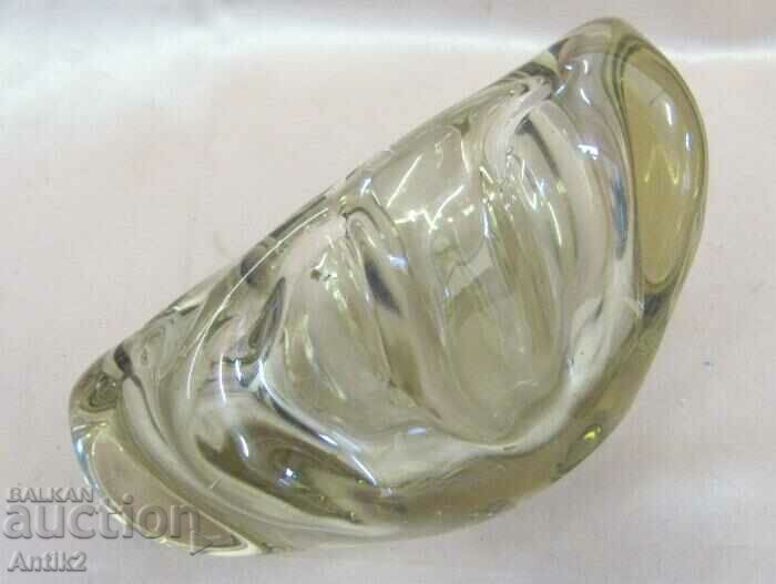 Delivery of 60s Vintich Crystal Glass Large Solid Ashtray