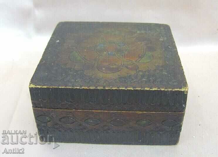 Μικρό ξύλινο κουτί του 19ου αιώνα
