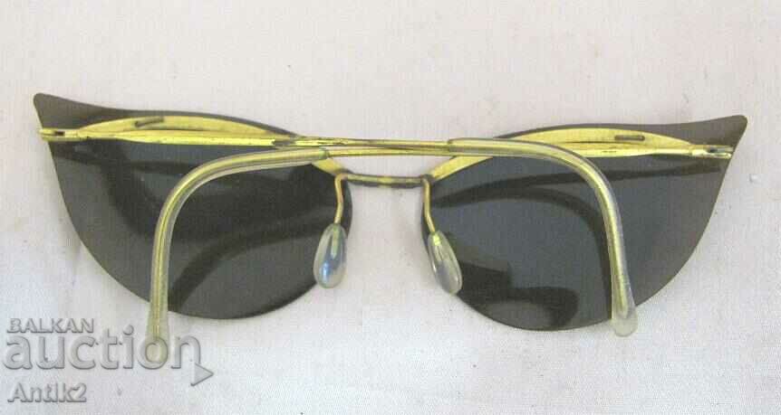 Delivery of 30 Original Women's Glasses Delivery of 30 Original Women's Glasses