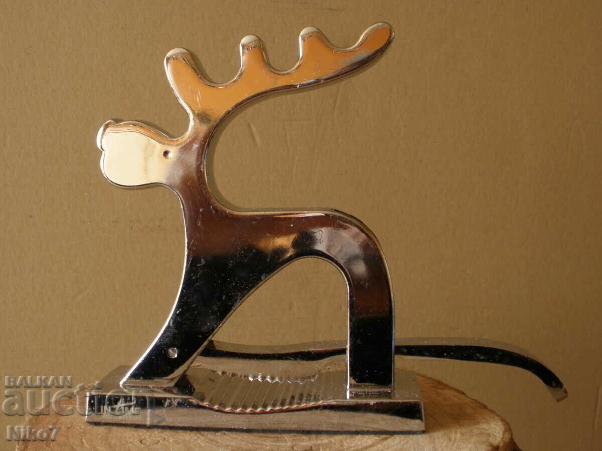 Дизайнерска лешникотрошачка "Елен" Дизайнерска лешникотрошачка "Елен"