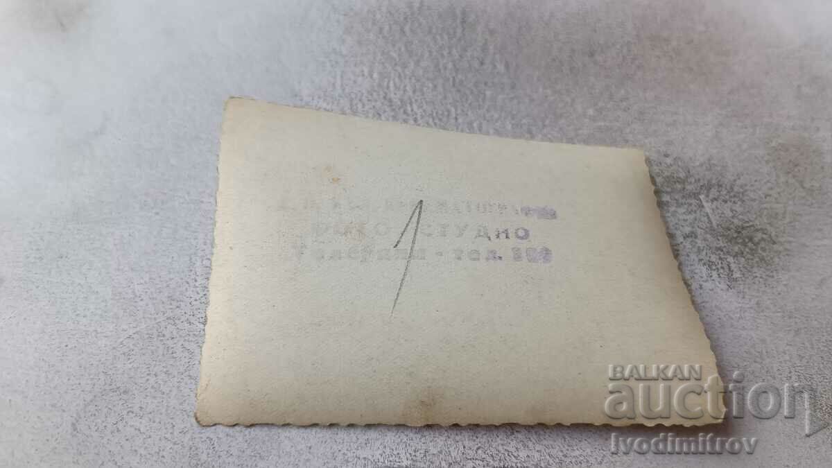 Photo A young man and a girl on the seashore with price 1.65 BGN | € 0.84 Photo A young man and a girl on the seashore with price 1.65 BGN | € 0.84