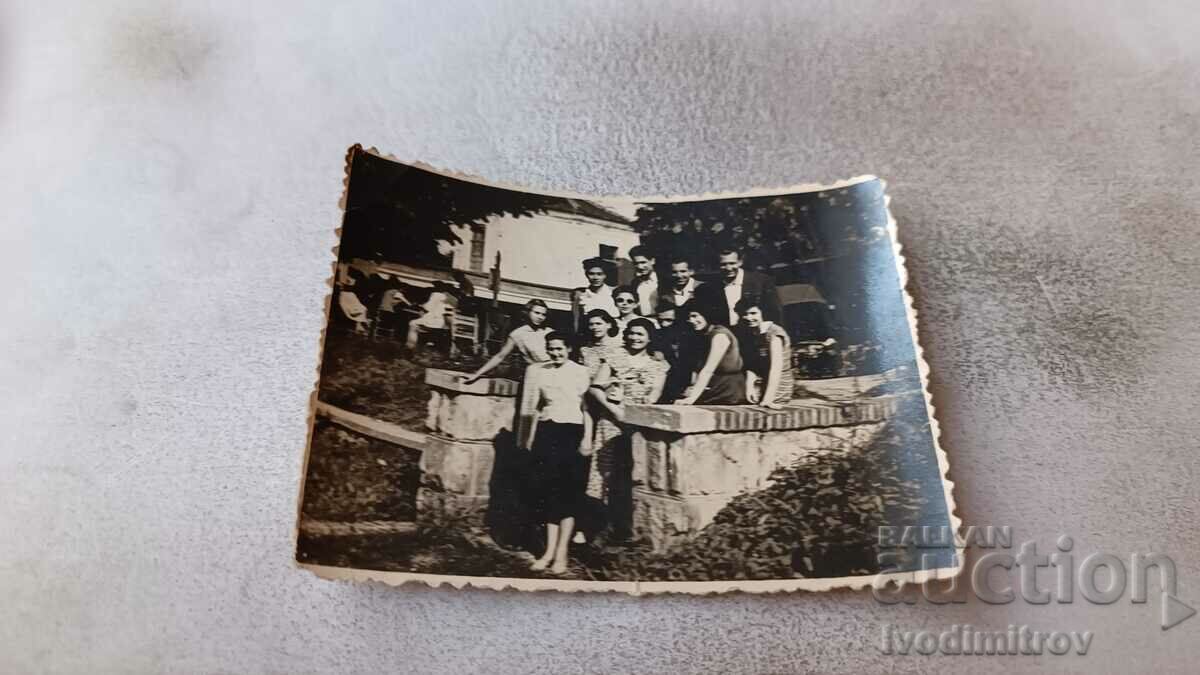 Снимка Русе Младежи и девойки в парка 1954