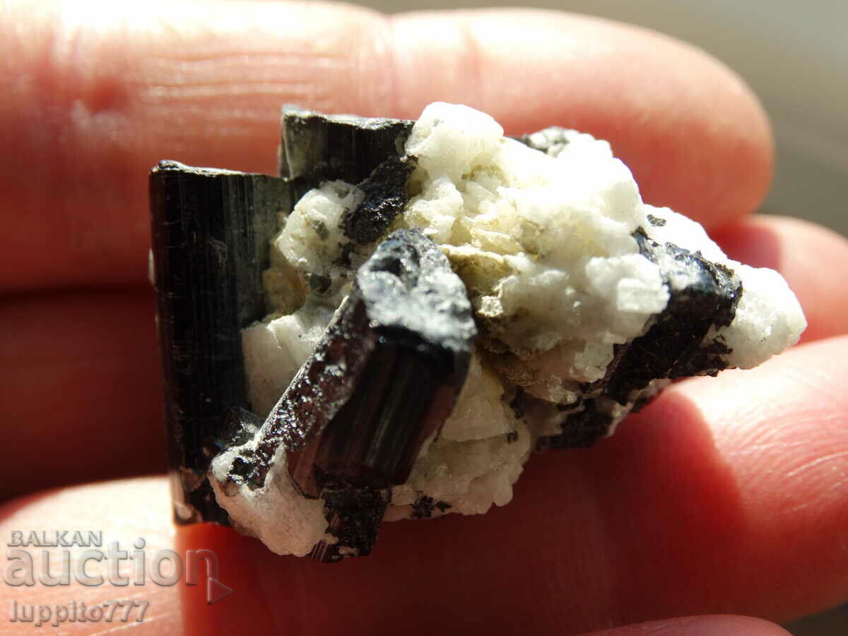 Аукцион естествен черен турмалин на матрица уникат 25 грама Аукцион естествен черен турмалин на матрица уникат 25 грама