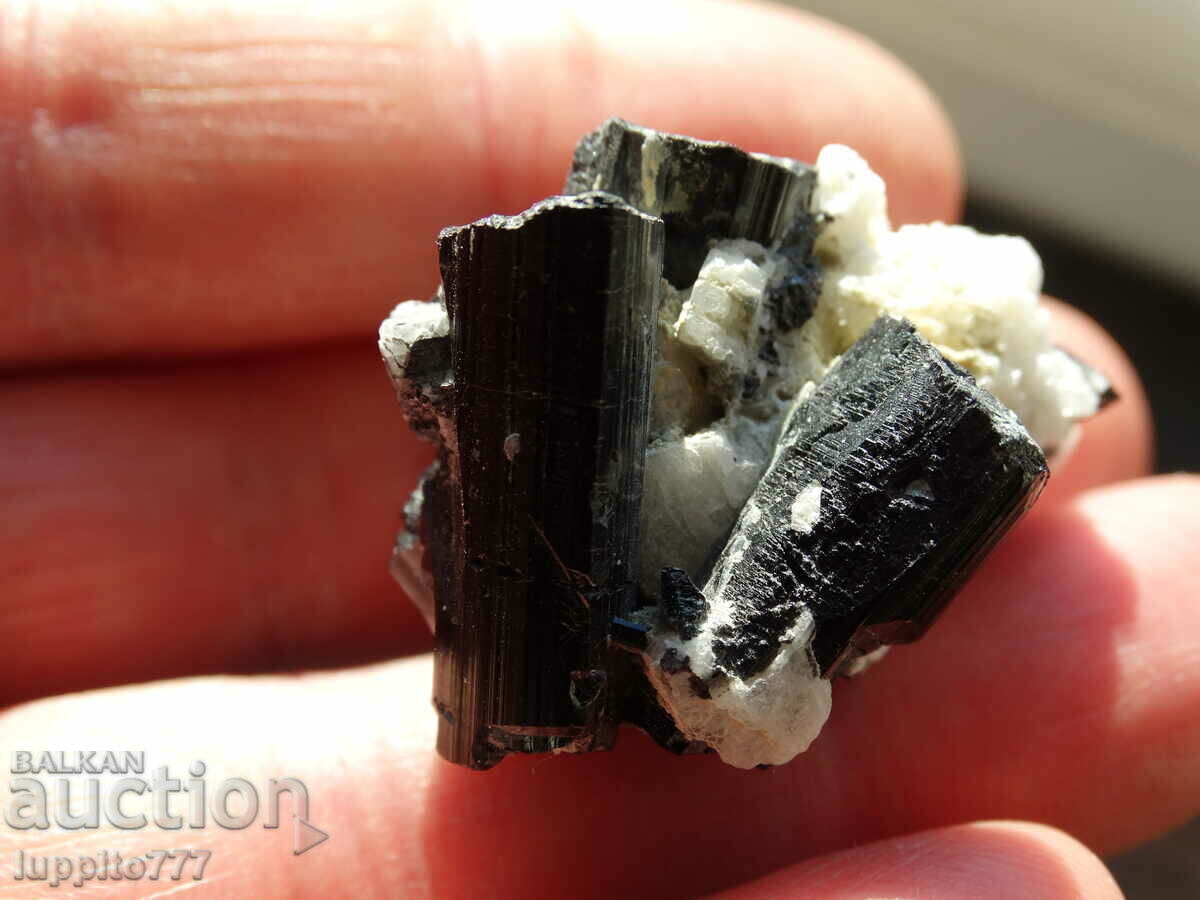 Доставка на естествен черен турмалин на матрица уникат 25 грама Доставка на естествен черен турмалин на матрица уникат 25 грама