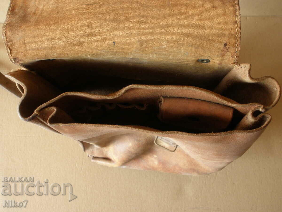 Geantă veche, militară, din piele - piele naturală. - 5