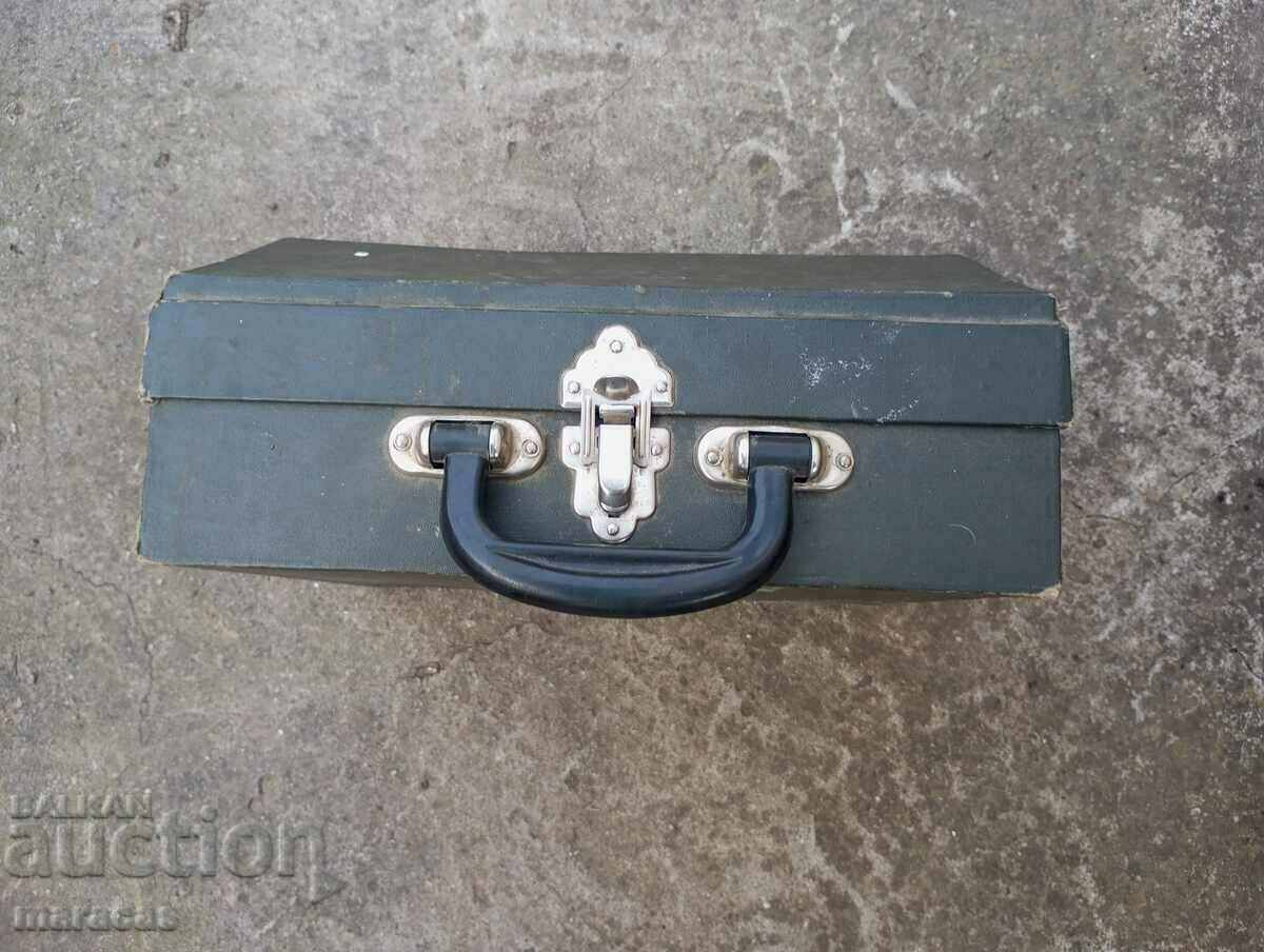 Acordeon pentru copii vechi cu o valiză. - 5