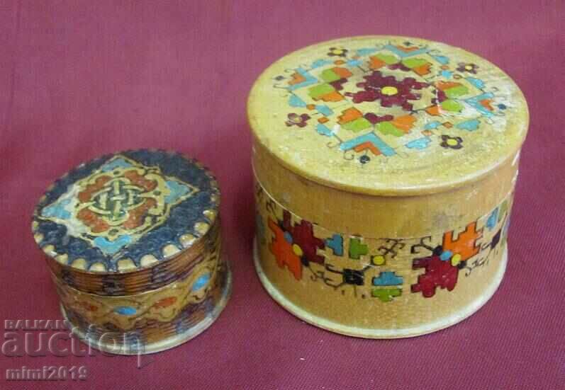 Delivery of 19th century Wooden Powder Boxes 2 pcs. Delivery of 19th century Wooden Powder Boxes 2 pcs.