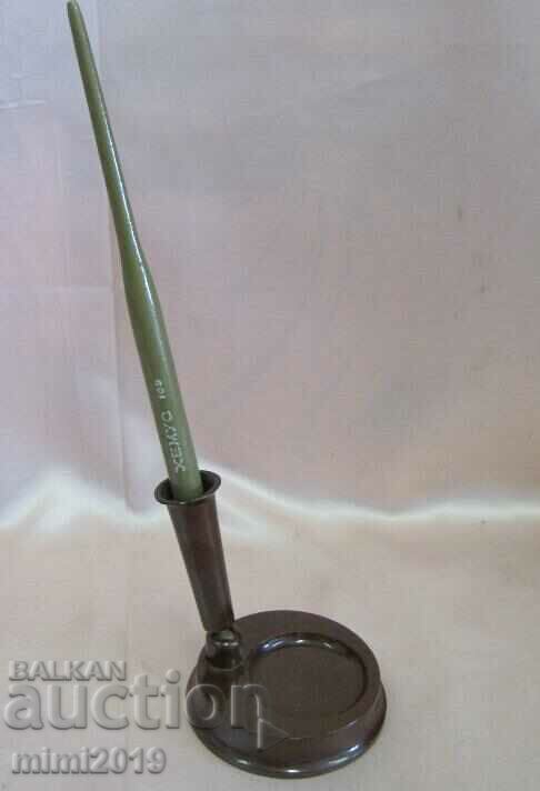 Auction Vintich Wooden Pen Holder with Bakelite Desk Stand Auction Vintich Wooden Pen Holder with Bakelite Desk Stand