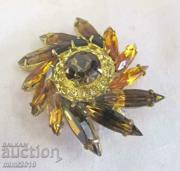 Delivery of Vintich Women's Beautiful Bohemia Brooch Delivery of Vintich Women's Beautiful Bohemia Brooch