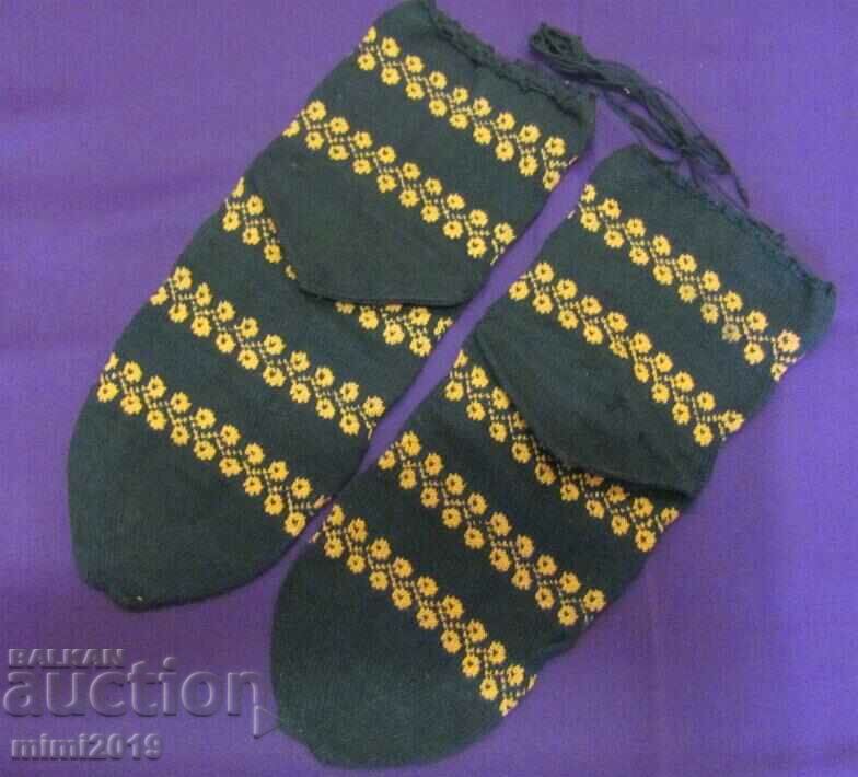 Auction 19th Century Folk Art Women's Costume Woolen Stockings Auction 19th Century Folk Art Women's Costume Woolen Stockings