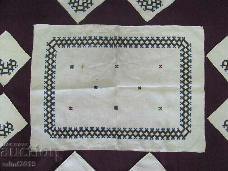 Șervețele de serviciu din secolul al XIX-lea cu broderie manuală cu preț 63.00 BGN | € 32.21