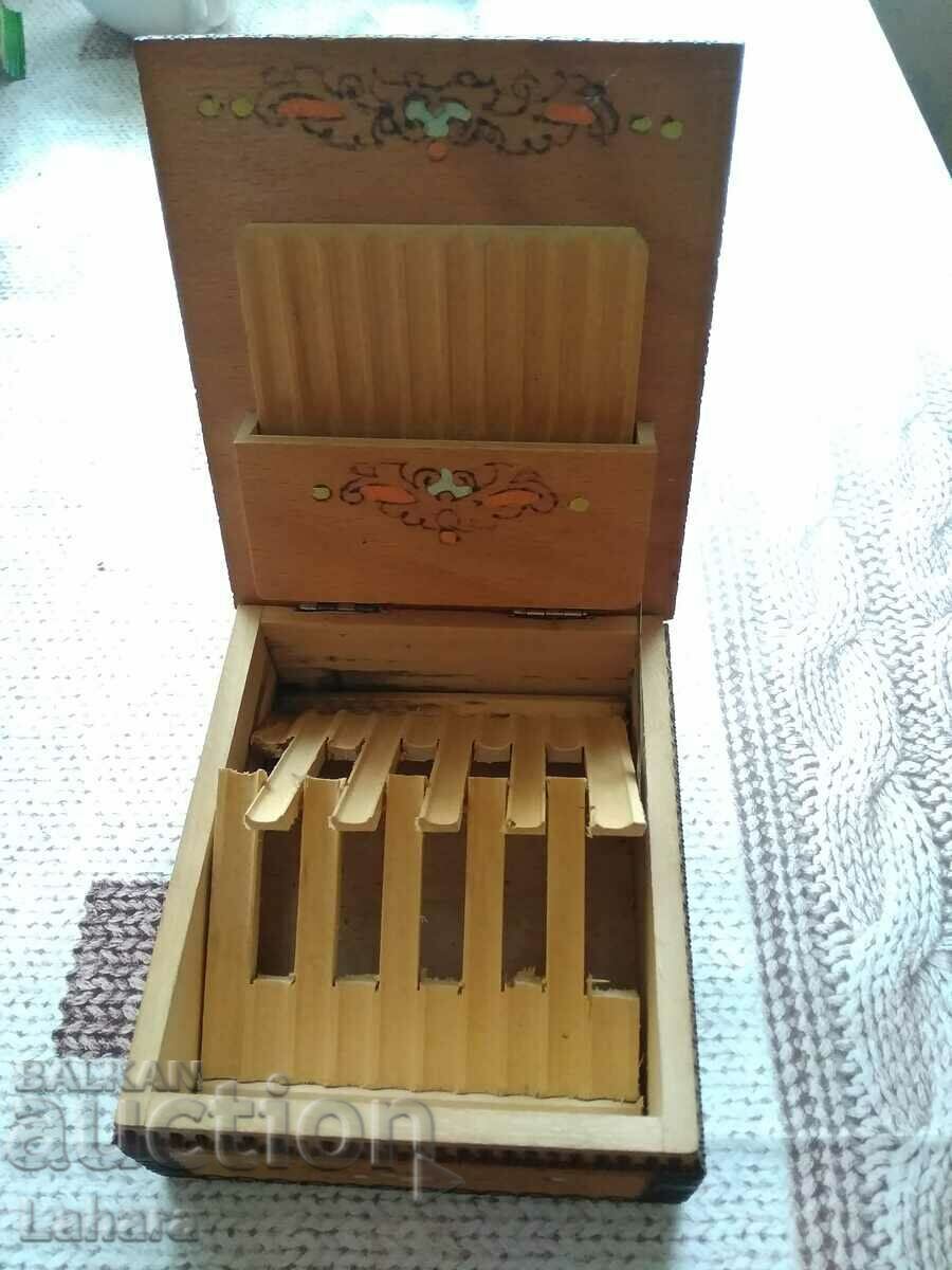 Auction Wooden cigarette box Auction Wooden cigarette box