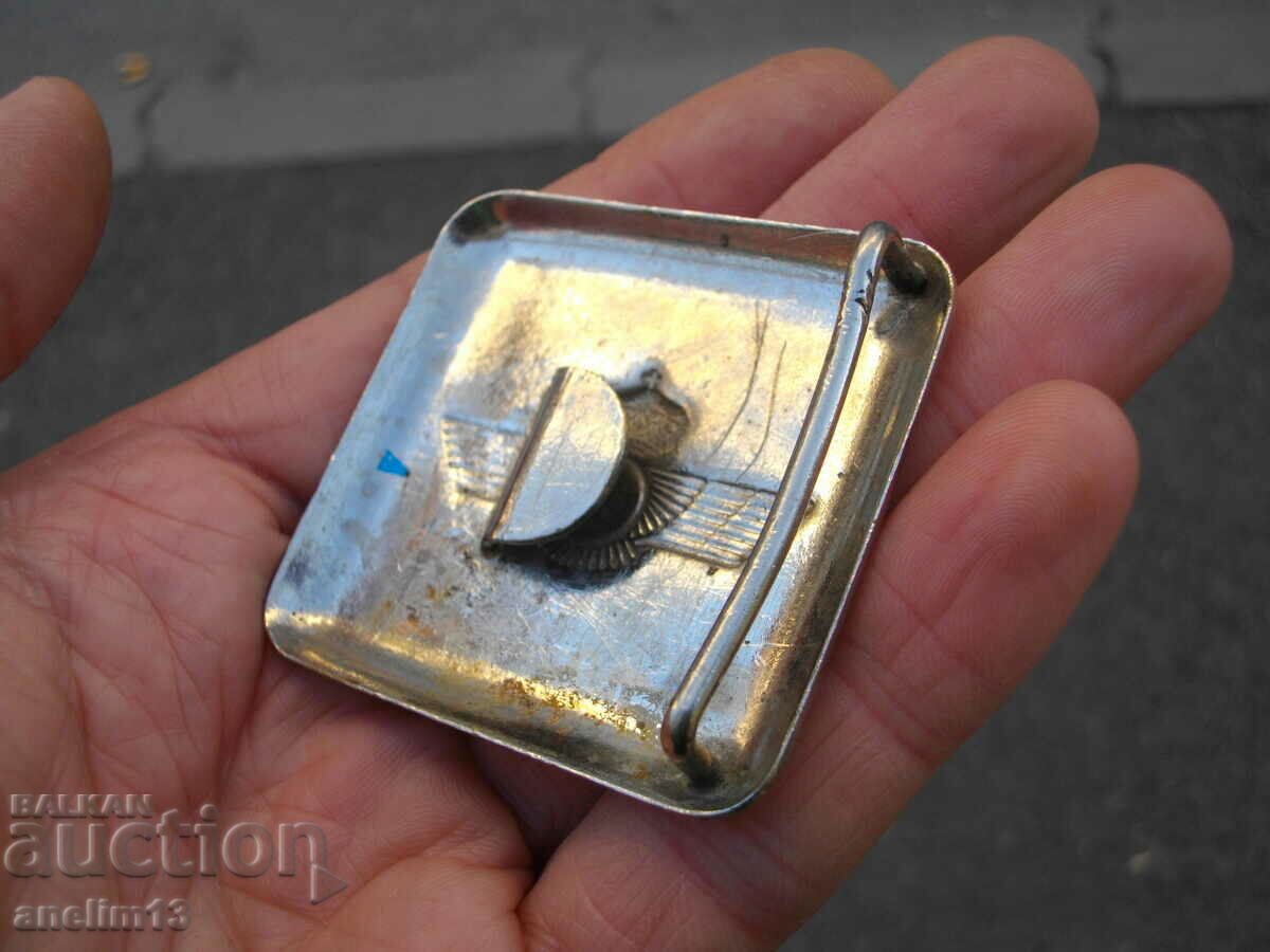 OLD BELT BUCKLE CROWN WINGS - 5 OLD BELT BUCKLE CROWN WINGS - 5