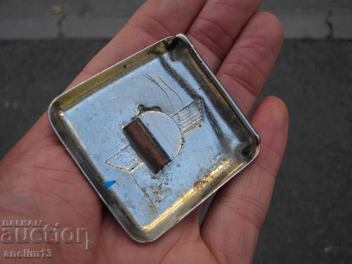 OLD BELT BUCKLE CROWN WINGS - 6 OLD BELT BUCKLE CROWN WINGS - 6