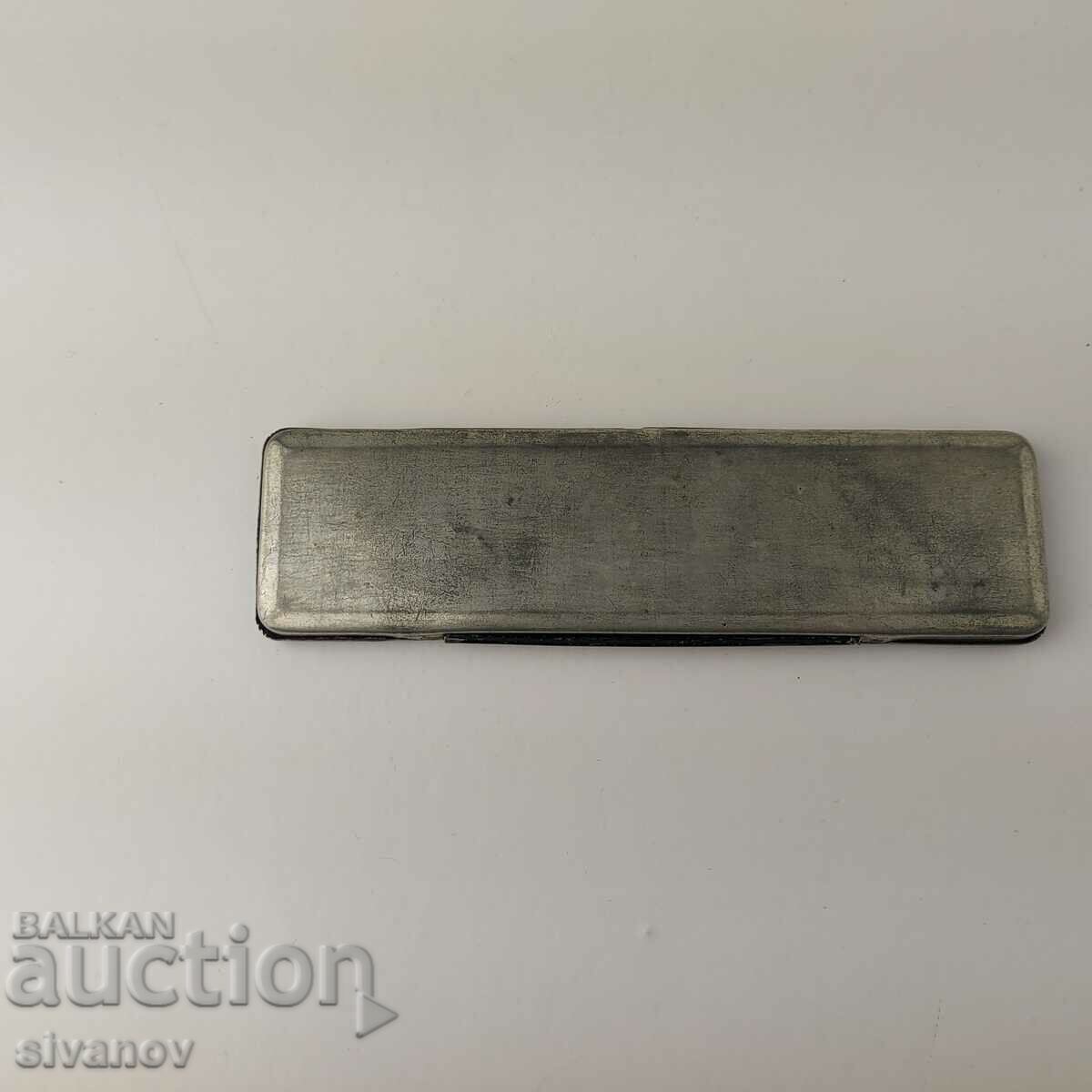 Delivery of Old Metal Box BOHEMIA Works Toison D`or COLORAMA #5476