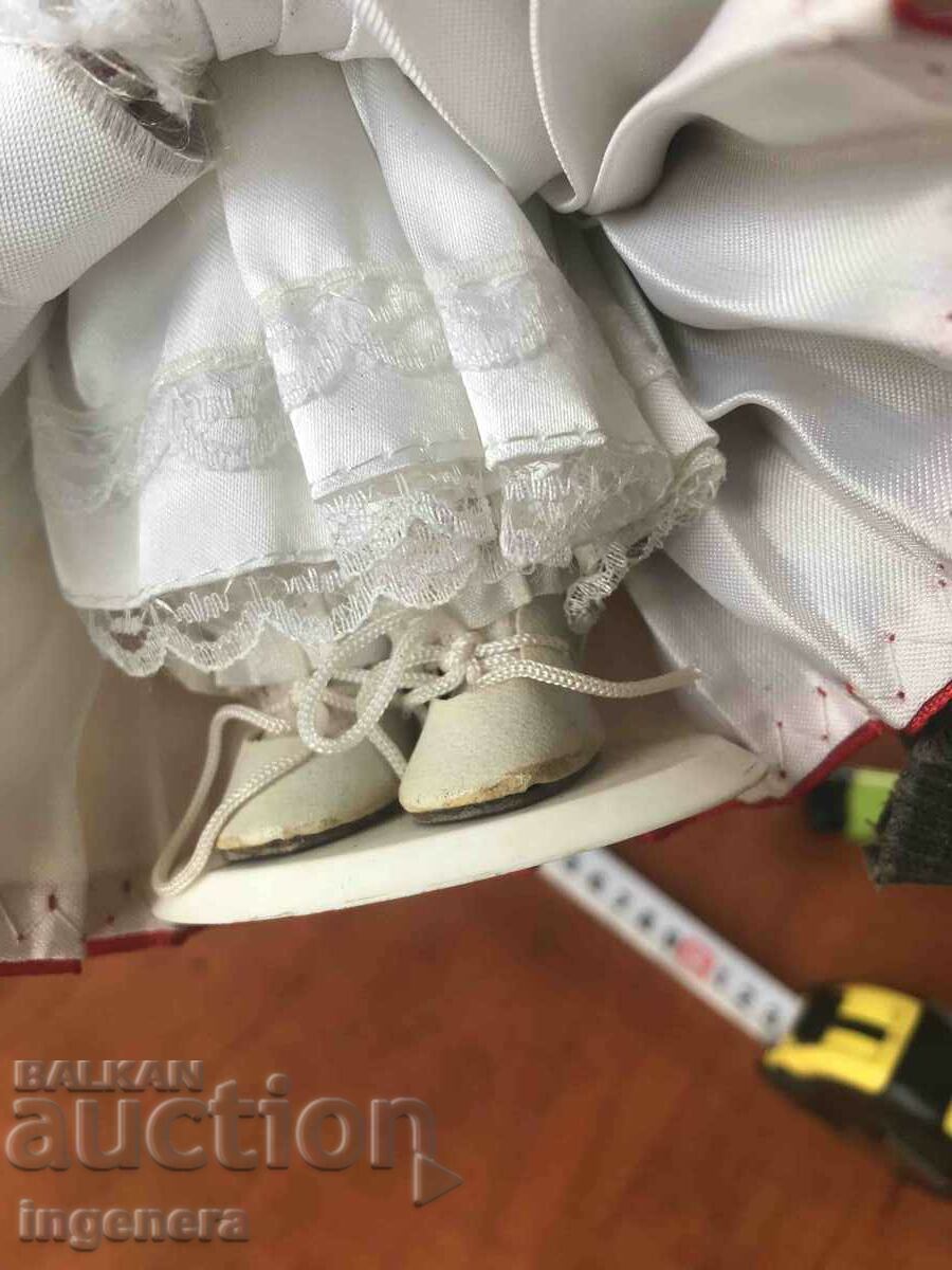 Delivery of DOLL ETHNICITY WEARING FOLKLORE Delivery of DOLL ETHNICITY WEARING FOLKLORE