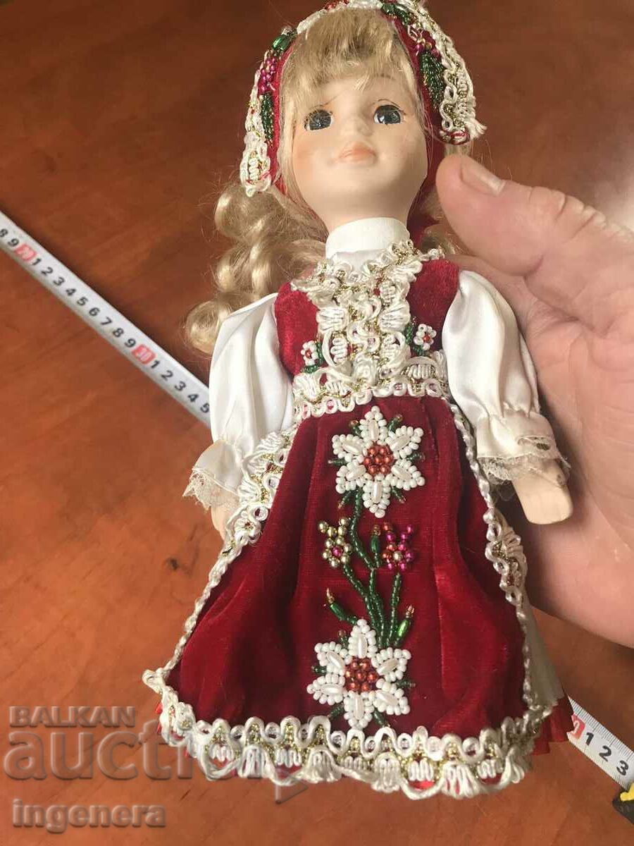 DOLL ETHNICITY WEARING FOLKLORE - 5 DOLL ETHNICITY WEARING FOLKLORE - 5