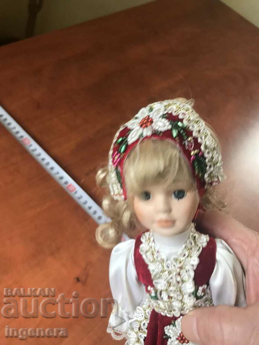 DOLL ETHNICITY WEARING FOLKLORE - 6 DOLL ETHNICITY WEARING FOLKLORE - 6