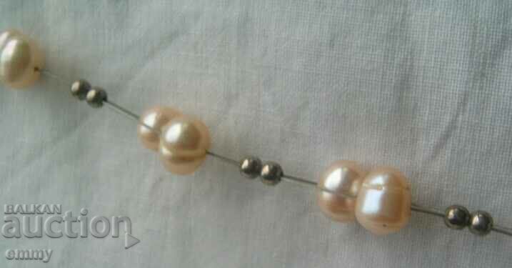 Delivery of Pearl necklace, Germany Delivery of Pearl necklace, Germany