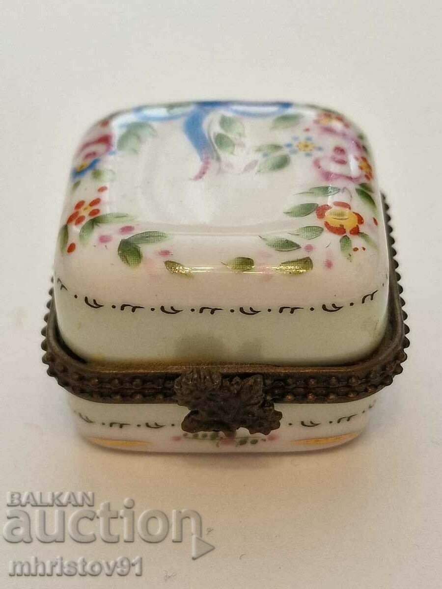 Vintage porcelain small box