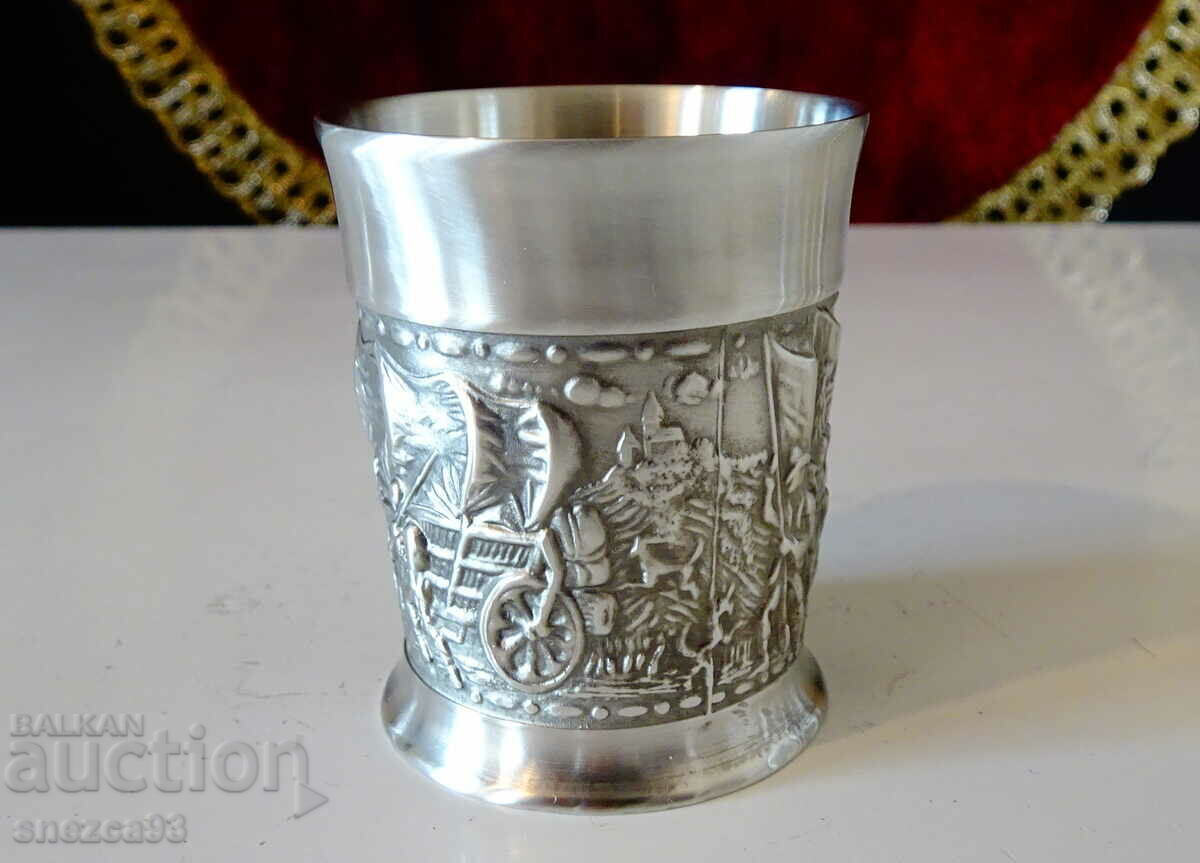 Livrarea Ceașcă de cositor pentru rachiu, Călăreți, Cavaleri Livrarea Ceașcă de cositor pentru rachiu, Călăreți, Cavaleri